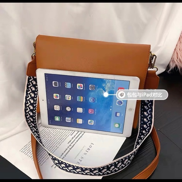 Cute Crossbody - Picture 3 of 8